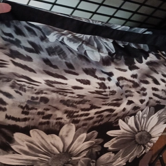 Daisy Sheer top by cataloo favorites🌼🌻 - Picture 6 of 9